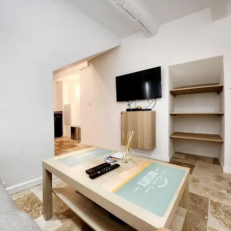 Le Bardos Provencal - T2 Proche De La